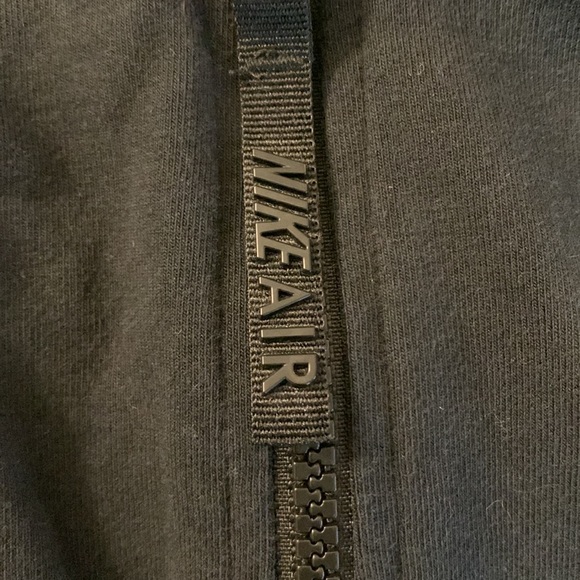 NIKEAIR | Zip-Front Cropped Tank - Picture 6 of 6